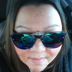 Meet your Posher, Angie